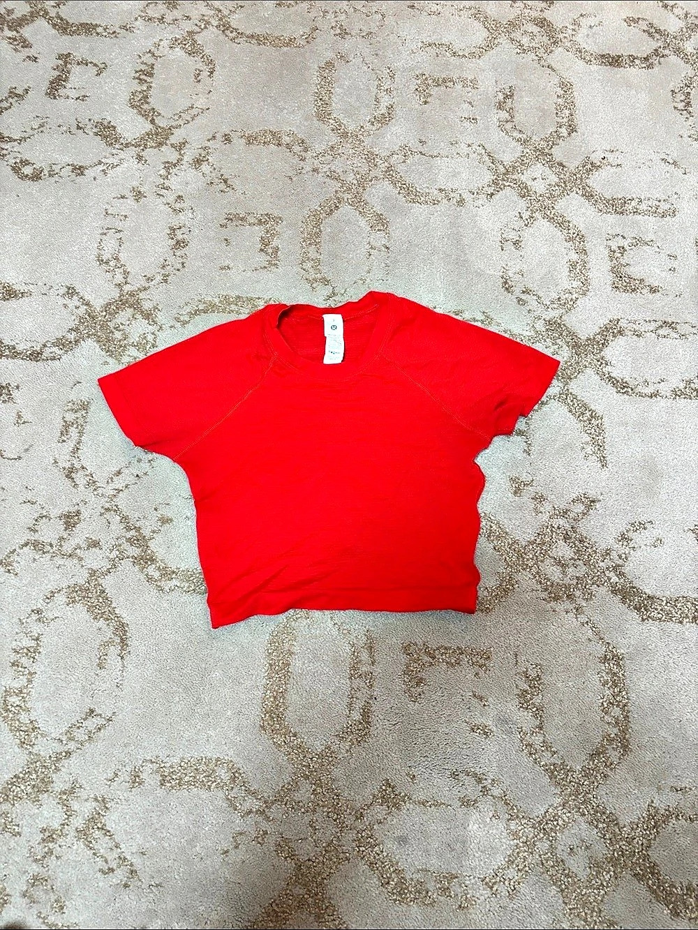 lululemon Red cropped Short Sleeve Athletic Top Size 2